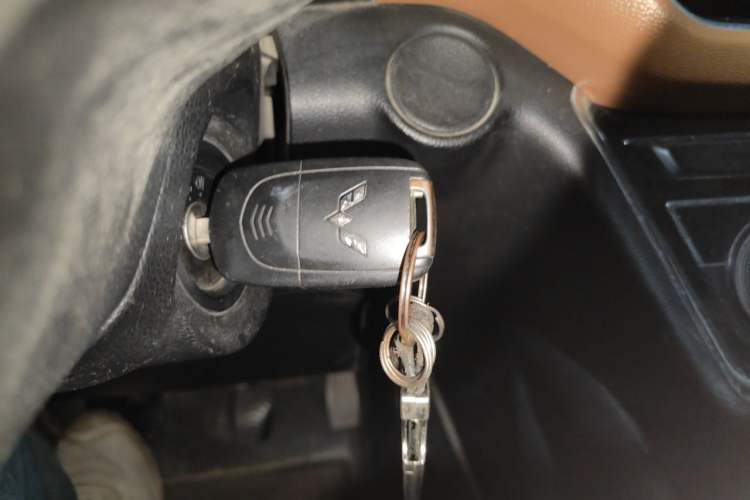 Used Wuling Hongguang S3 2018 1.5T Manual Luxury Model China V Standard Vehicle Key