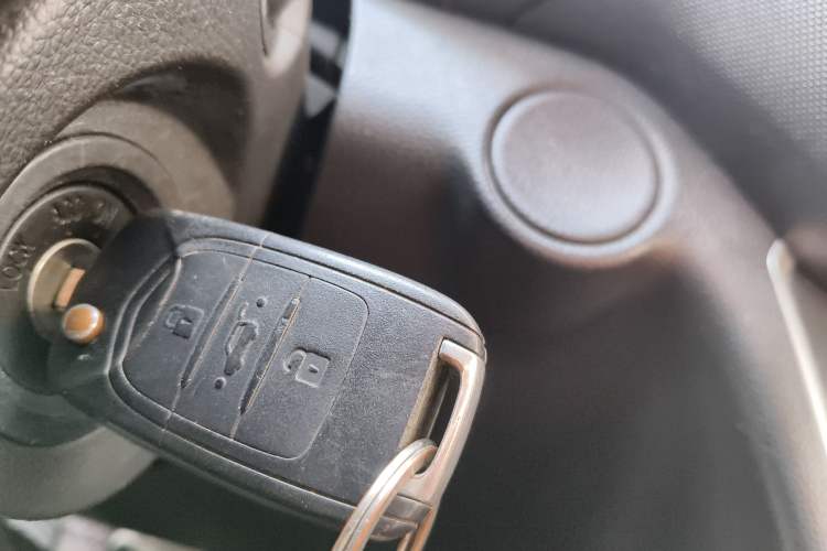 Used Wuling Hongguang S3 2018 1.5L Manual Standard Version China V Standard Vehicle Key