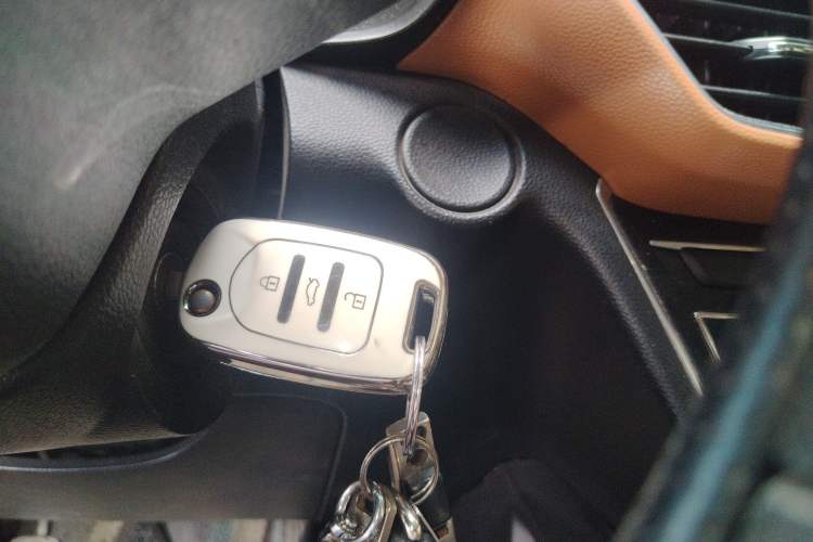 Used Wuling Hongguang S3 2018 1.5T Manual Luxury Model China V Standard Vehicle Key