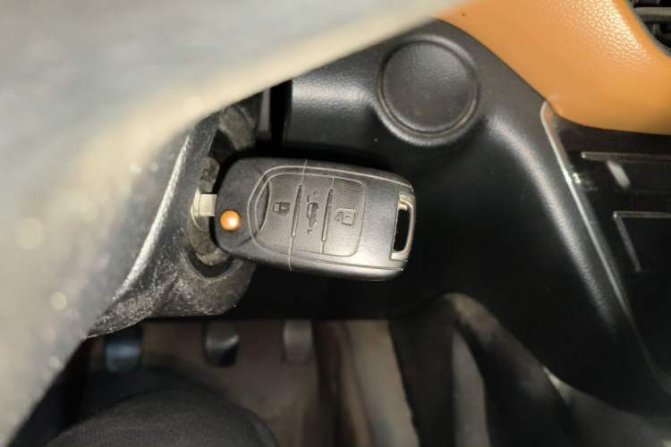 Used Wuling Hongguang S3 2018 1.5T Manual Luxury Model China V Standard Vehicle Key