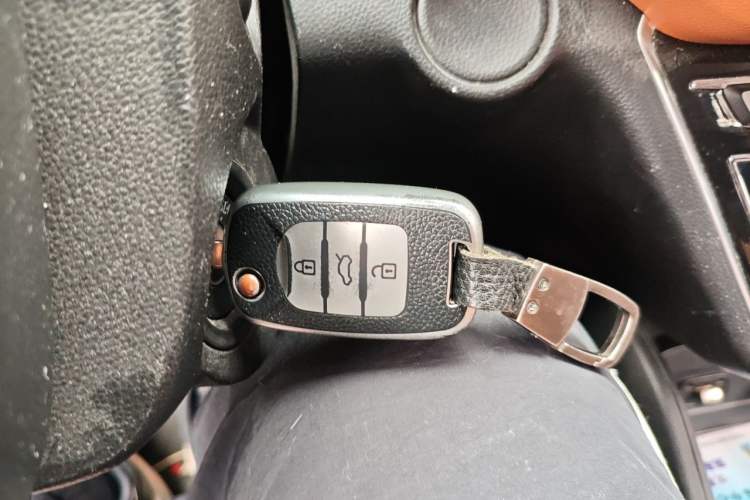 Used Wuling Hongguang S3 2018 1.5T Manual Luxury Model China V Standard Vehicle Key