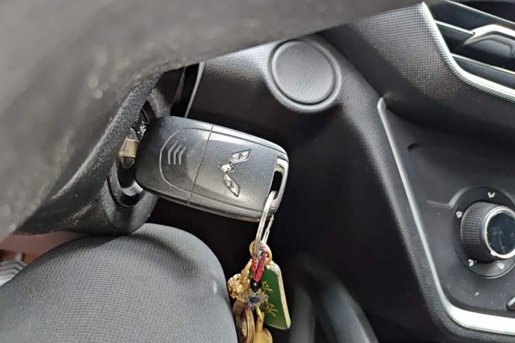Used Wuling Hongguang S3 2018 1.5L Manual Standard Version China V Standard Vehicle Key