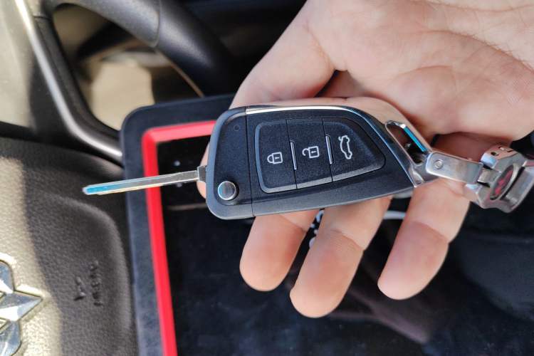 Used Wuling Hongguang S3 2018 1.5L Manual Comfort Model China V Standard Vehicle Key