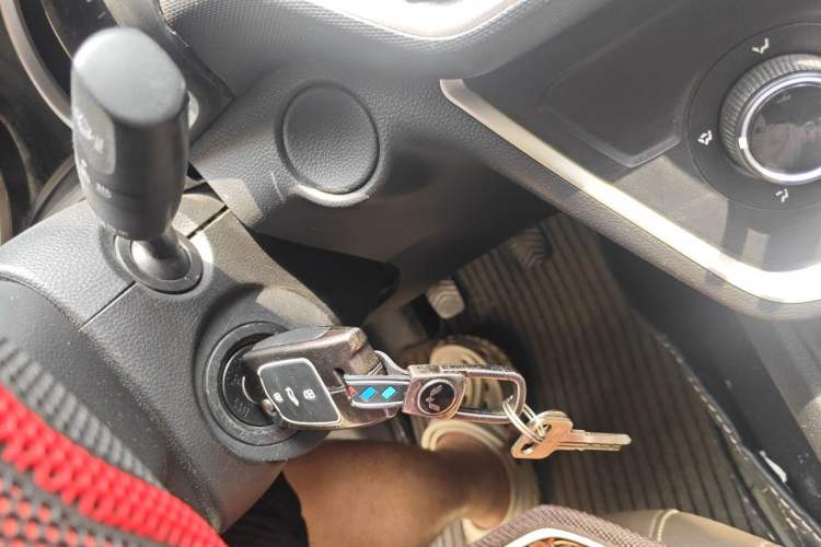 Used Wuling Hongguang S3 2018 1.5L Manual Standard Version China V Standard Vehicle Key