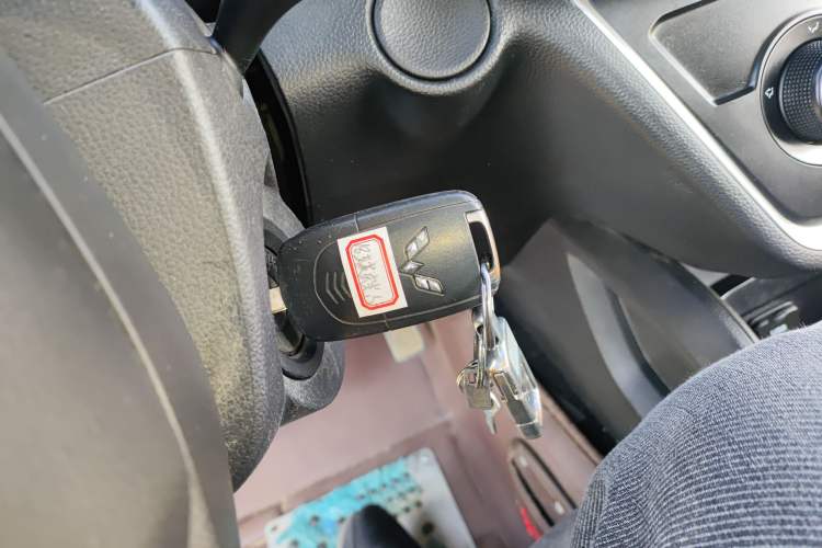 Used Wuling Hongguang S3 2018 1.5L Manual Comfort Model China V Standard Vehicle Key