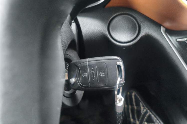 Used Wuling Hongguang S3 2018 1.5T Manual Luxury Model China V Standard Vehicle Key