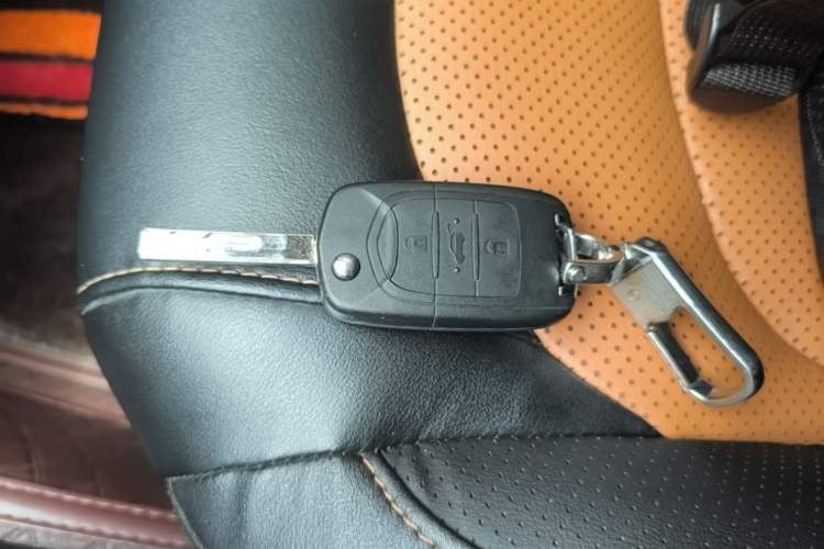 Used Wuling Hongguang S3 2018 1.5T Manual Luxury Model China V Standard Vehicle Key