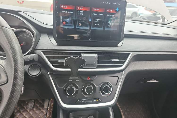 Used Wuling Hongguang S3 2019 1.5L Manual Standard Version China VI Standard Audio And AC Panel
