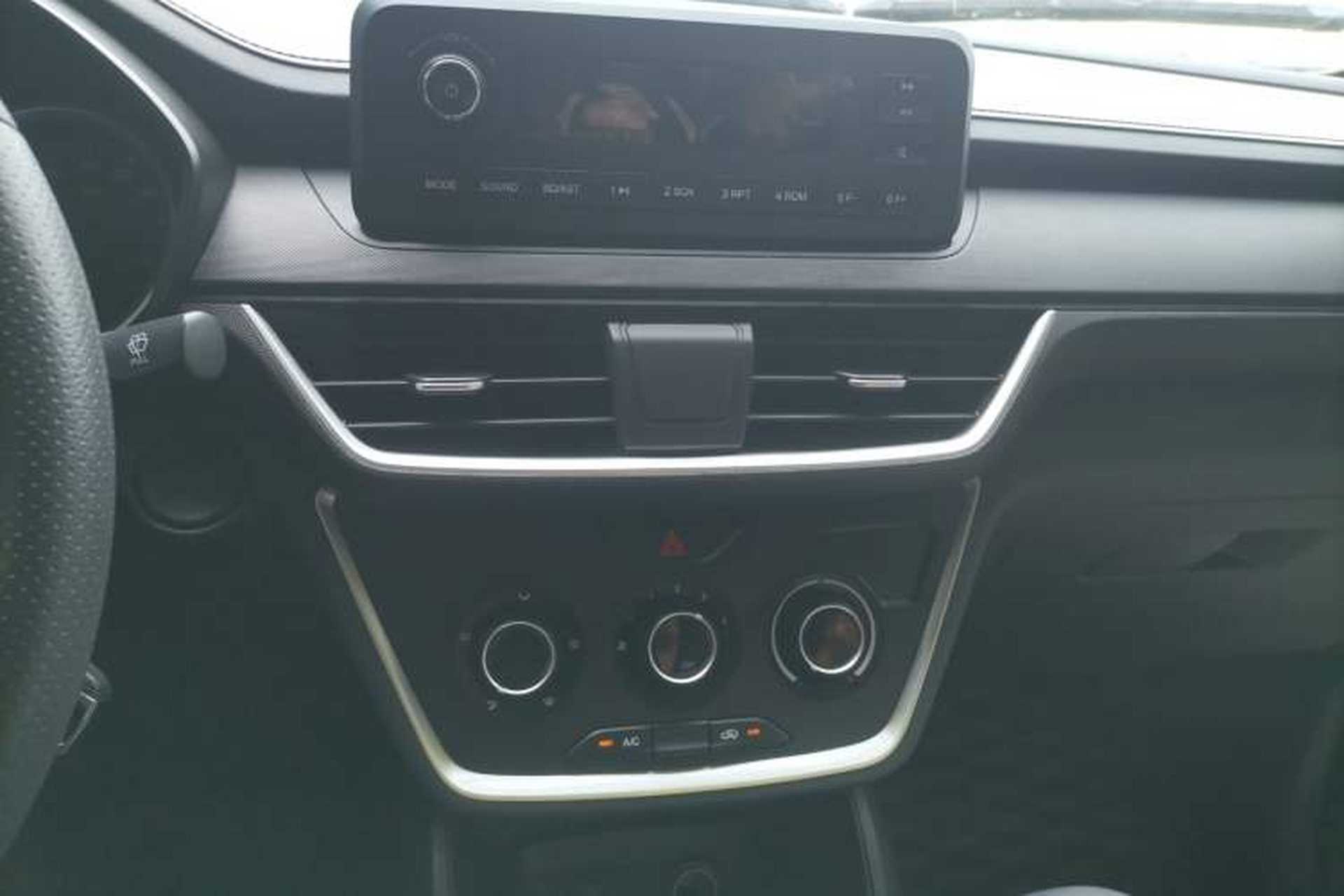 Used Wuling Hongguang S3 2019 1.5L Manual Standard Version China VI Standard Audio And AC Panel