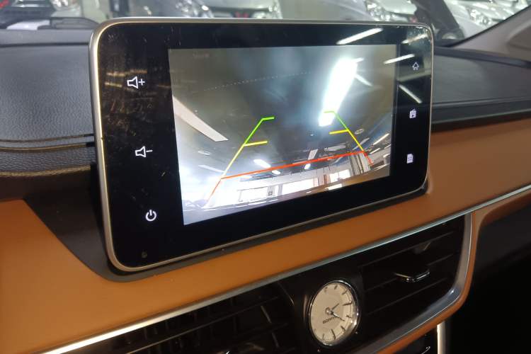 Used Wuling Hongguang S3 2019 1.5L Manual Luxury Model China VI Standard Audio And AC Panel