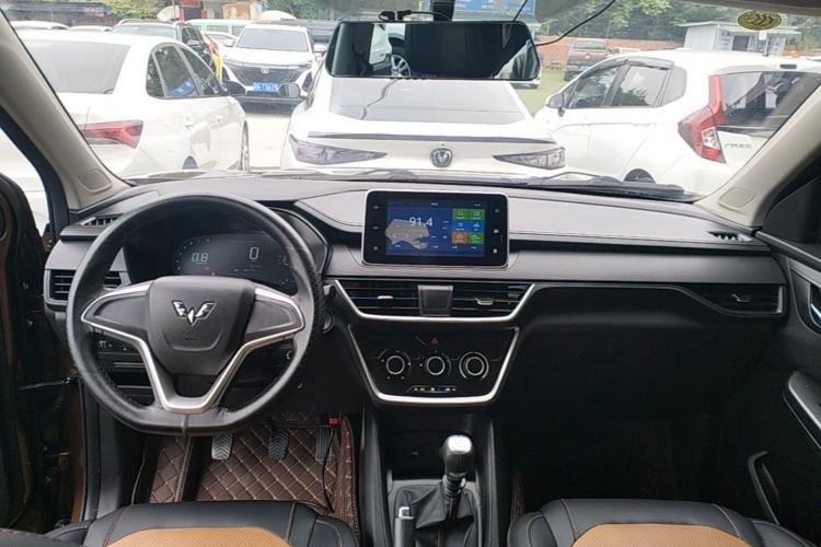 Used Wuling Hongguang S3 2019 1.5L Manual Comfort Model China VI Standard Center Console
