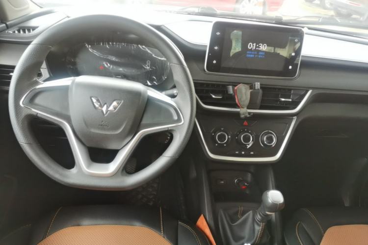 Used Wuling Hongguang S3 2019 1.5L Manual Comfort Model China VI Standard Center Console