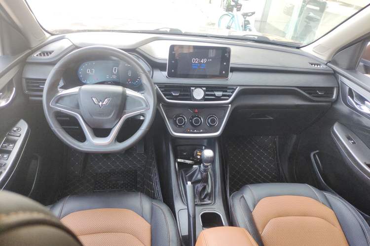 Used Wuling Hongguang S3 2019 1.5T Manual Comfort Edition China VI Standard Center Console
