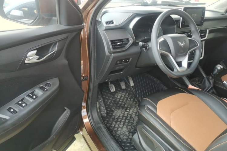 Used Wuling Hongguang S3 2019 1.5L Manual Comfort Model China VI Standard Driver Seat