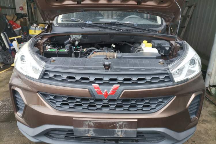Used Wuling Hongguang S3 2019 1.5L Manual Standard Version China VI Standard Engine Bay