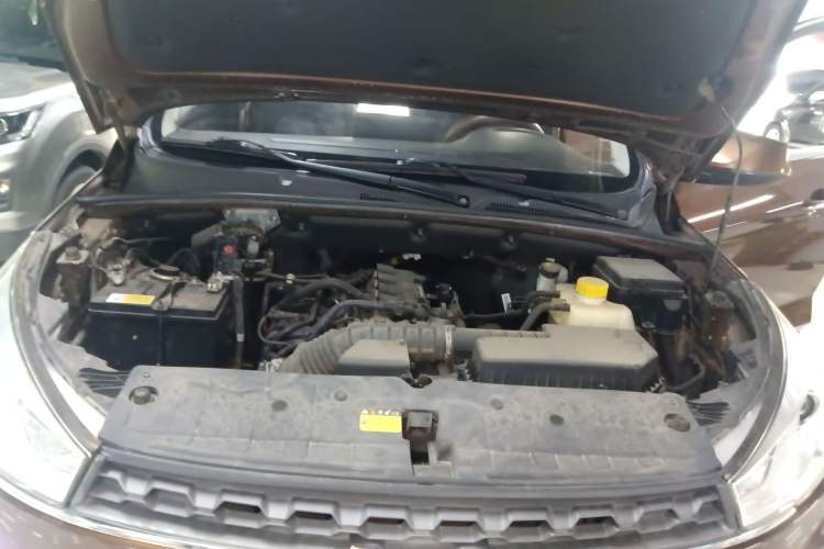 Used Wuling Hongguang S3 2019 1.5L Manual Luxury Model China VI Standard Engine Bay