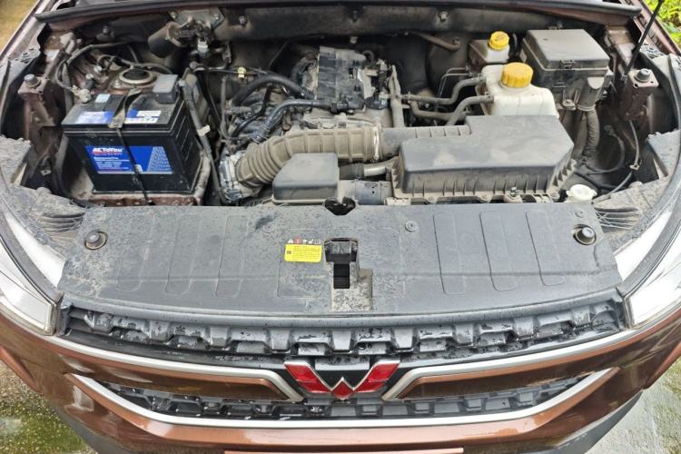 Used Wuling Hongguang S3 2019 1.5L Manual Comfort Model China VI Standard Engine Bay