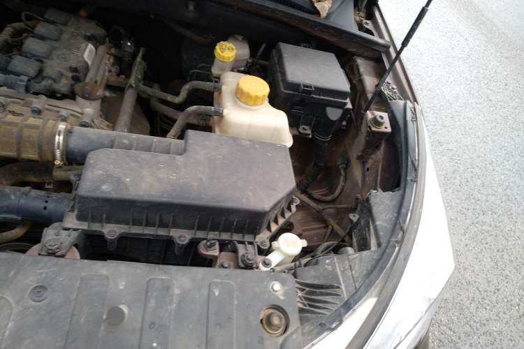 Used Wuling Hongguang S3 2019 1.5L Manual Standard Version China VI Standard Engine Bay Left