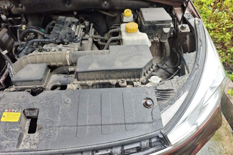 Used Wuling Hongguang S3 2019 1.5L Manual Comfort Model China VI Standard Engine Bay Left
