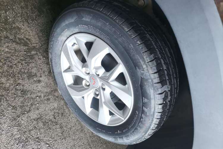 Used Wuling Hongguang S3 2019 1.5L Manual Standard Version China VI Standard Exterior 2