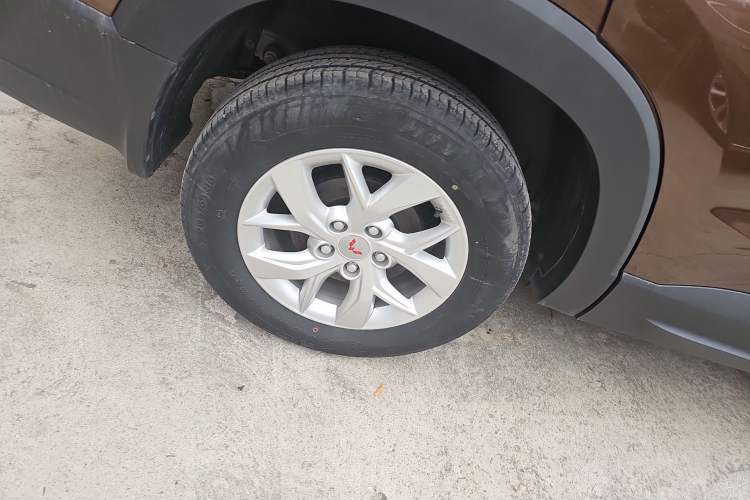 Used Wuling Hongguang S3 2019 1.5L Manual Standard Version China VI Standard Exterior 5