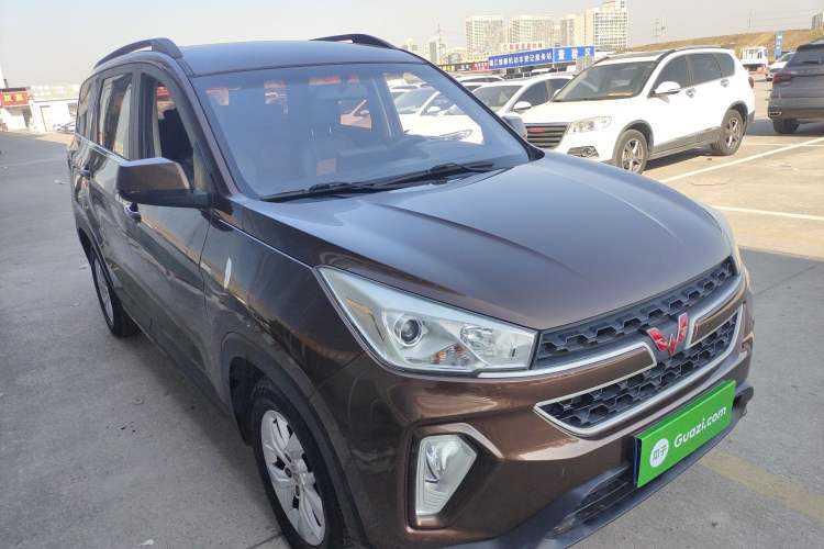 Used Wuling Hongguang S3 2019 1.5T Manual Comfort Edition China VI Standard Front Right 45 Deg