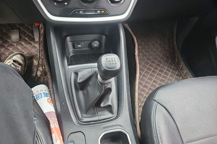Used Wuling Hongguang S3 2019 1.5L Manual Standard Version China VI Standard Gear Lever