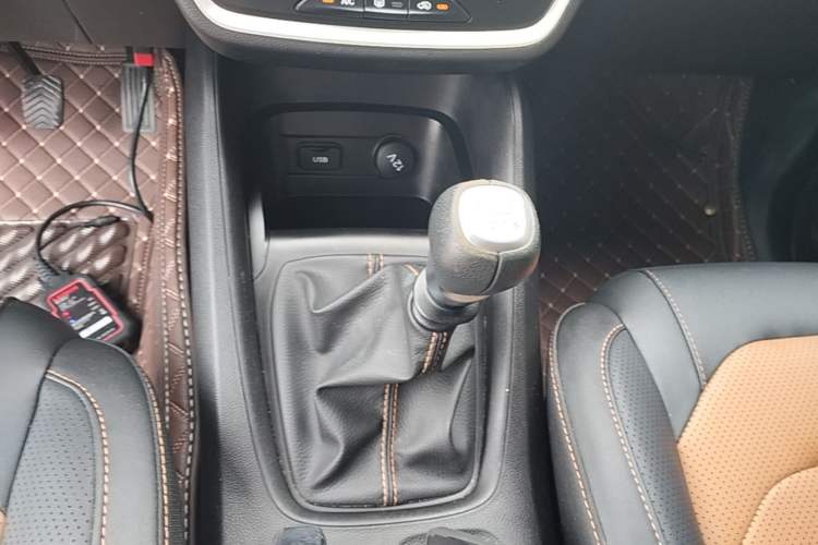 Used Wuling Hongguang S3 2019 1.5L Manual Comfort Model China VI Standard Gear Lever