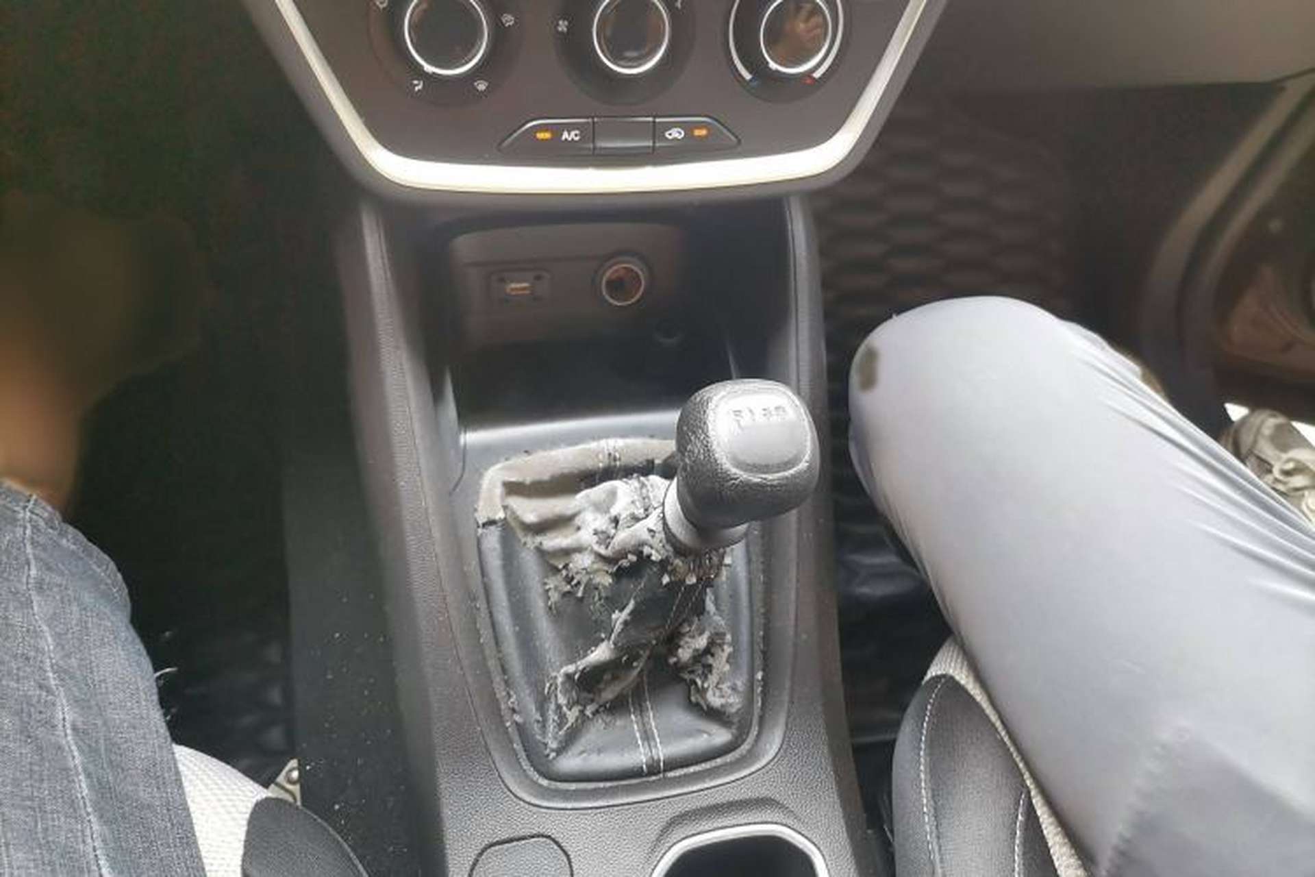Used Wuling Hongguang S3 2019 1.5L Manual Standard Version China VI Standard Gear Lever