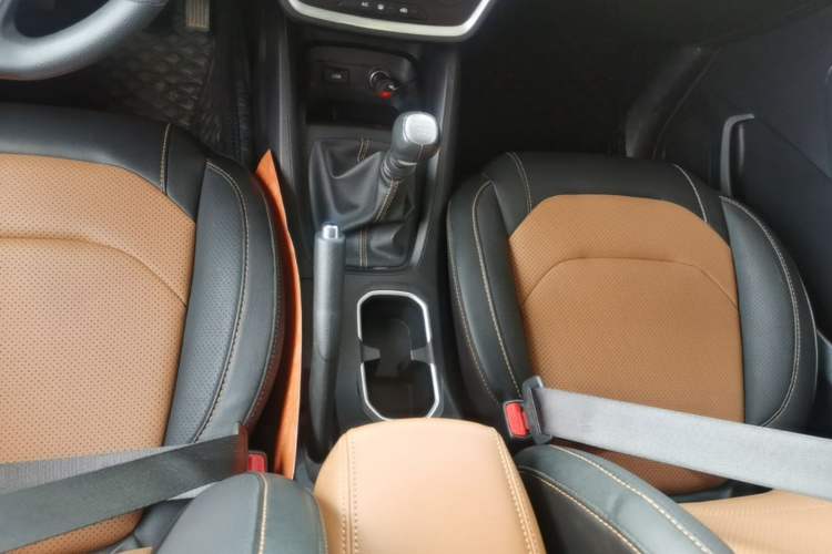 Used Wuling Hongguang S3 2019 1.5L Manual Comfort Model China VI Standard Gear Lever