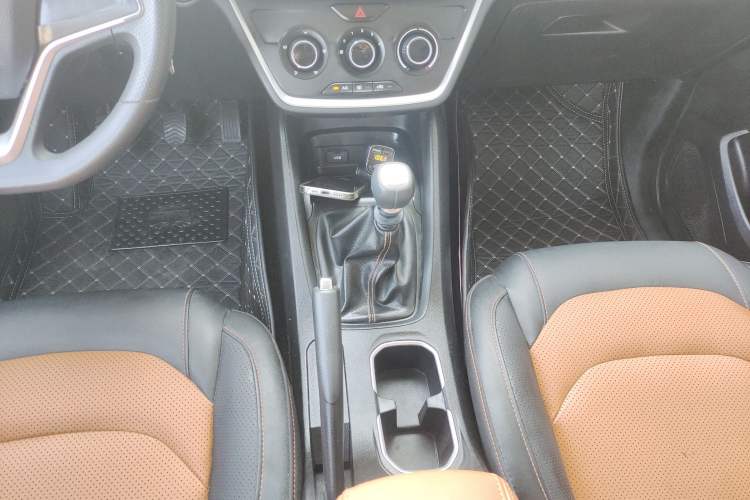 Used Wuling Hongguang S3 2019 1.5T Manual Comfort Edition China VI Standard Gear Lever