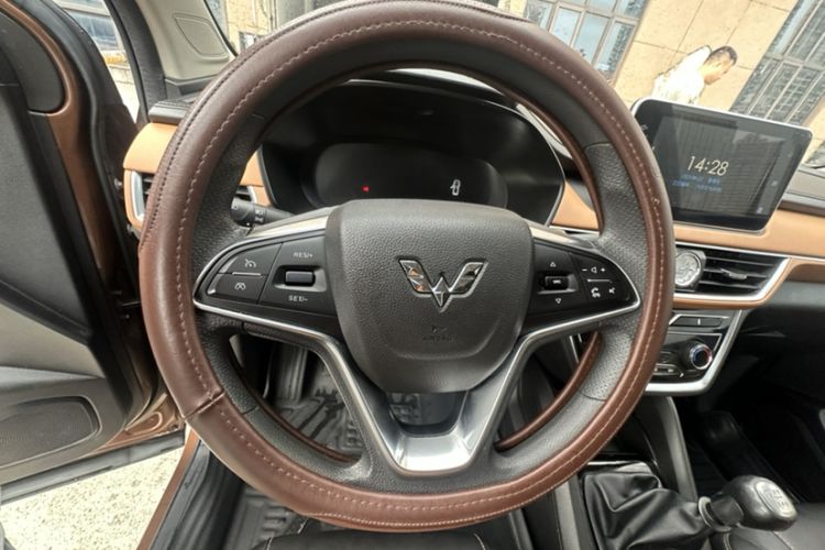 Used Wuling Hongguang S3 2019 1.5L Manual Luxury Model China VI Standard Interior 14