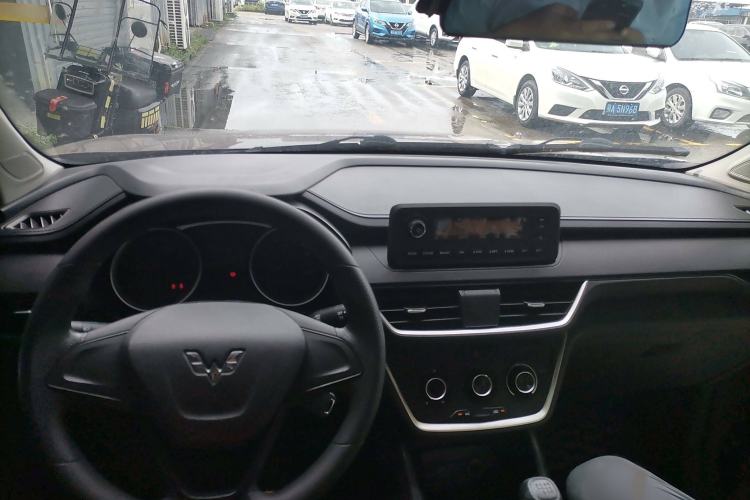 Used Wuling Hongguang S3 2019 1.5L Manual Standard Version China VI Standard Interior 2
