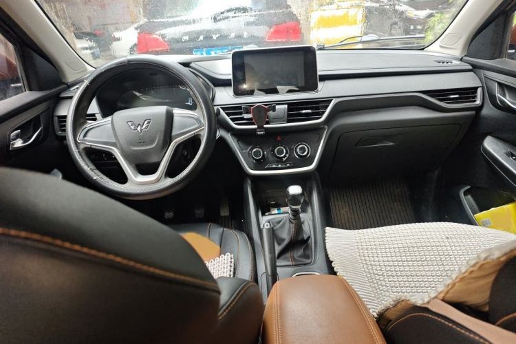 Used Wuling Hongguang S3 2019 1.5L Manual Comfort Model China VI Standard Interior 2