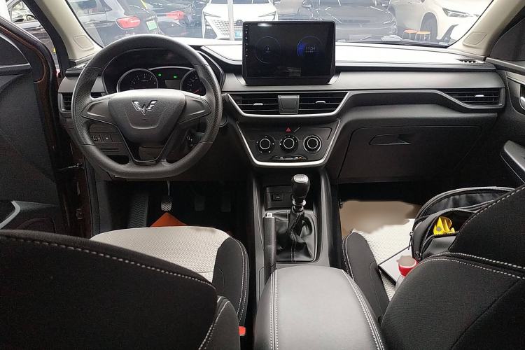 Used Wuling Hongguang S3 2019 1.5L Manual Standard Version China VI Standard Interior 2