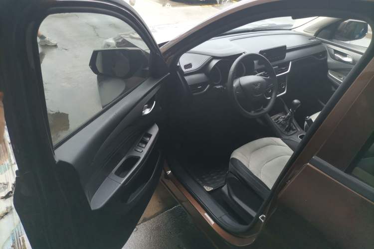 Used Wuling Hongguang S3 2019 1.5L Manual Standard Version China VI Standard Interior 3