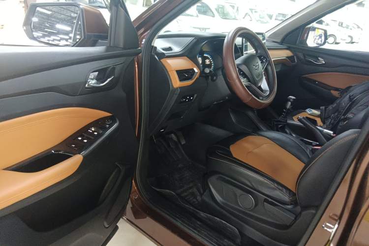 Used Wuling Hongguang S3 2019 1.5L Manual Luxury Model China VI Standard Interior 3