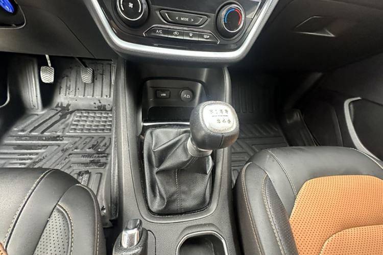 Used Wuling Hongguang S3 2019 1.5L Manual Luxury Model China VI Standard Interior 4