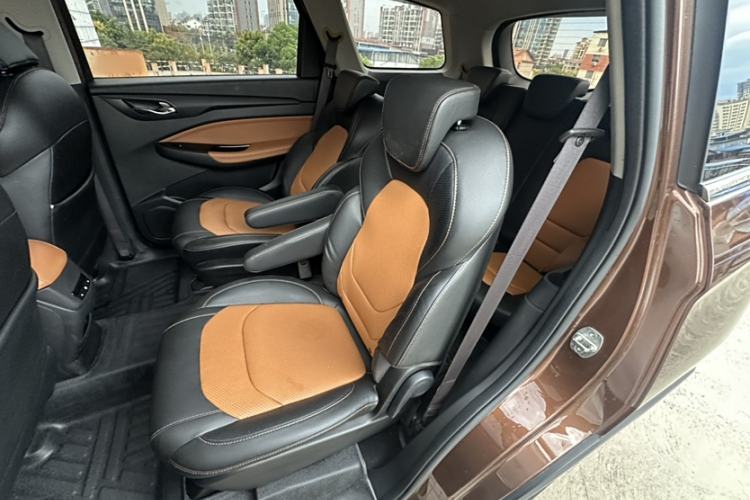 Used Wuling Hongguang S3 2019 1.5L Manual Luxury Model China VI Standard Interior 5