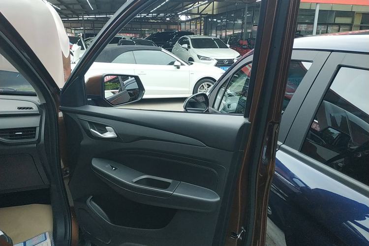 Used Wuling Hongguang S3 2019 1.5L Manual Standard Version China VI Standard Interior 5