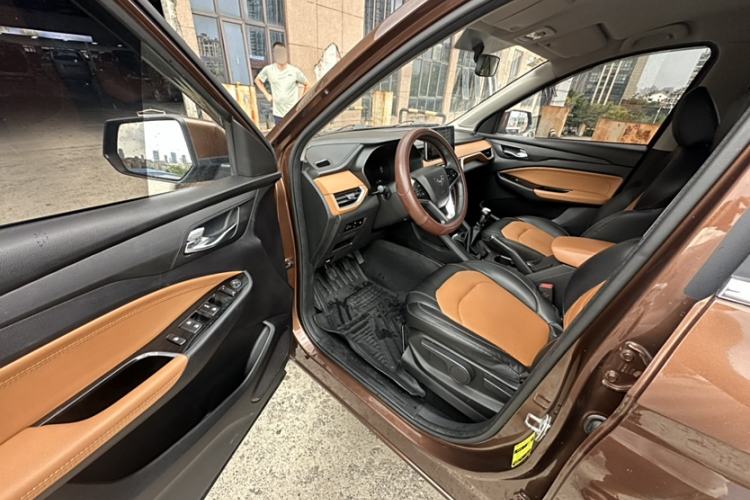 Used Wuling Hongguang S3 2019 1.5L Manual Luxury Model China VI Standard Interior 9