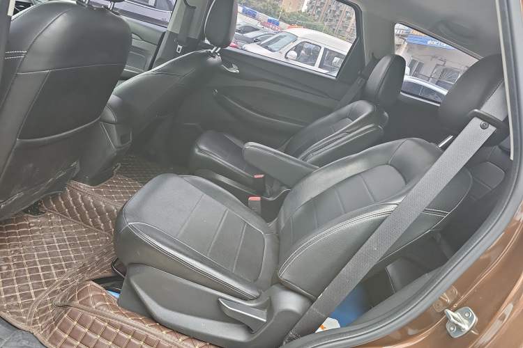 Used Wuling Hongguang S3 2019 1.5L Manual Standard Version China VI Standard Left Rear Seat