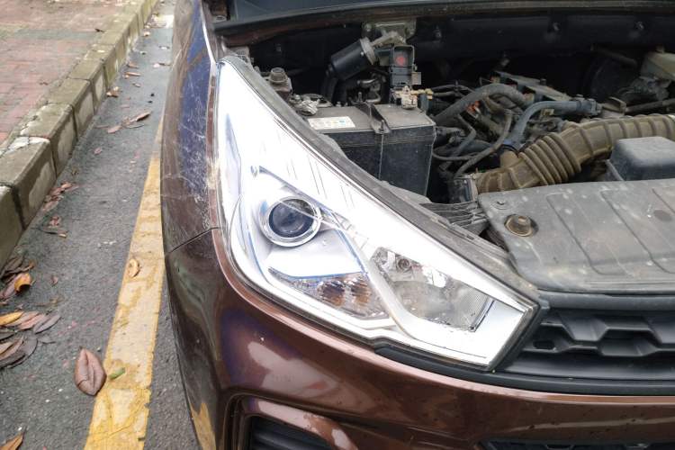 Used Wuling Hongguang S3 2019 1.5L Manual Standard Version China VI Standard Right Front Headlight