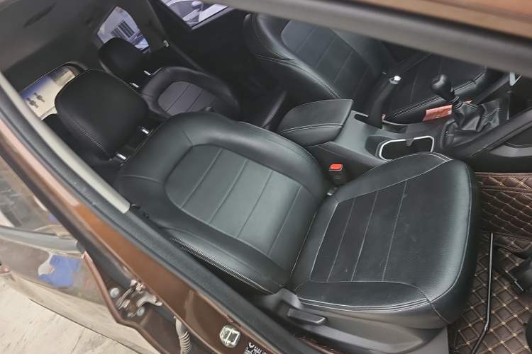 Used Wuling Hongguang S3 2019 1.5L Manual Standard Version China VI Standard Right Front Seat