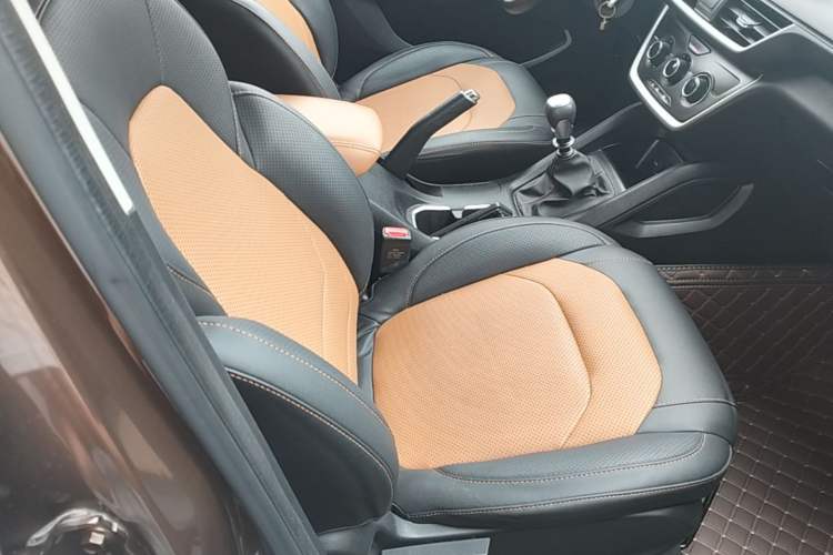 Used Wuling Hongguang S3 2019 1.5L Manual Comfort Model China VI Standard Right Front Seat