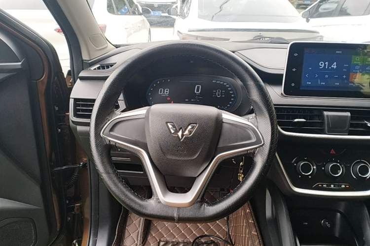 Used Wuling Hongguang S3 2019 1.5L Manual Comfort Model China VI Standard Steering Wheel
