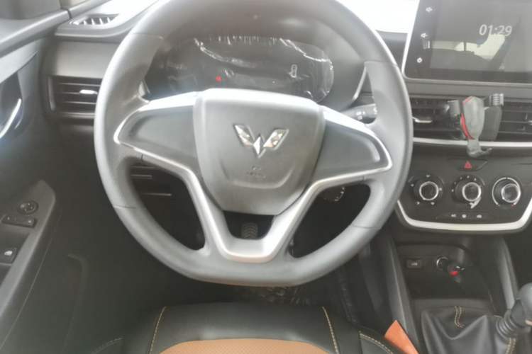 Used Wuling Hongguang S3 2019 1.5L Manual Comfort Model China VI Standard Steering Wheel