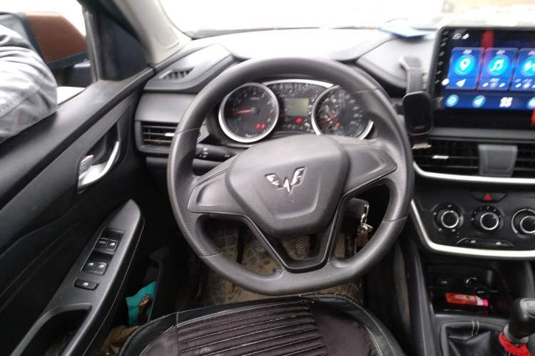Used Wuling Hongguang S3 2019 1.5L Manual Standard Version China VI Standard Steering Wheel