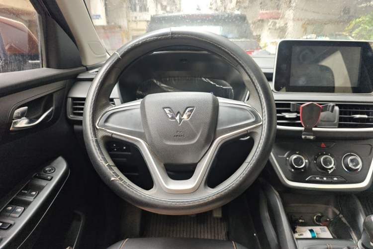 Used Wuling Hongguang S3 2019 1.5L Manual Comfort Model China VI Standard Steering Wheel