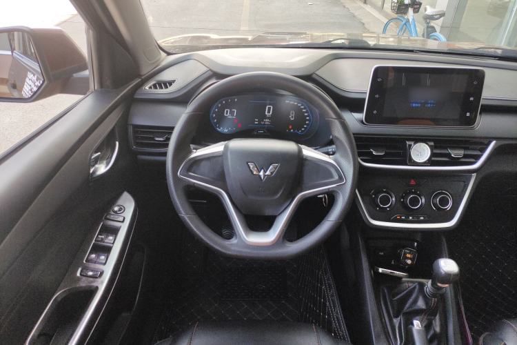 Used Wuling Hongguang S3 2019 1.5T Manual Comfort Edition China VI Standard Steering Wheel